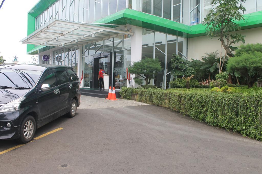 Agria Hotel Bogor Kültér fotó