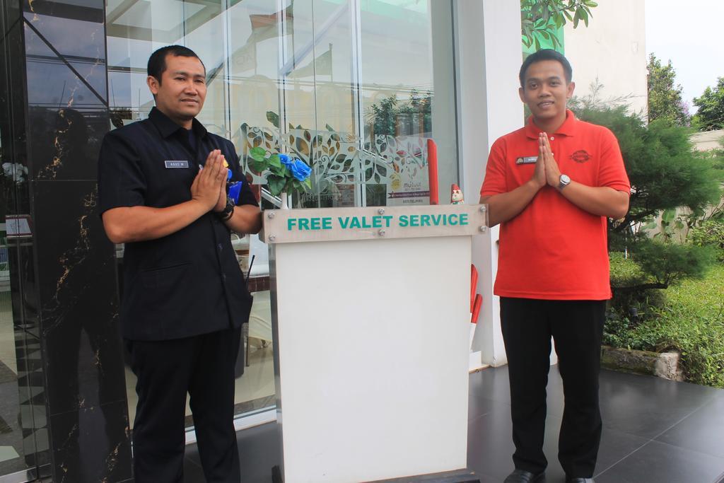 Agria Hotel Bogor Kültér fotó