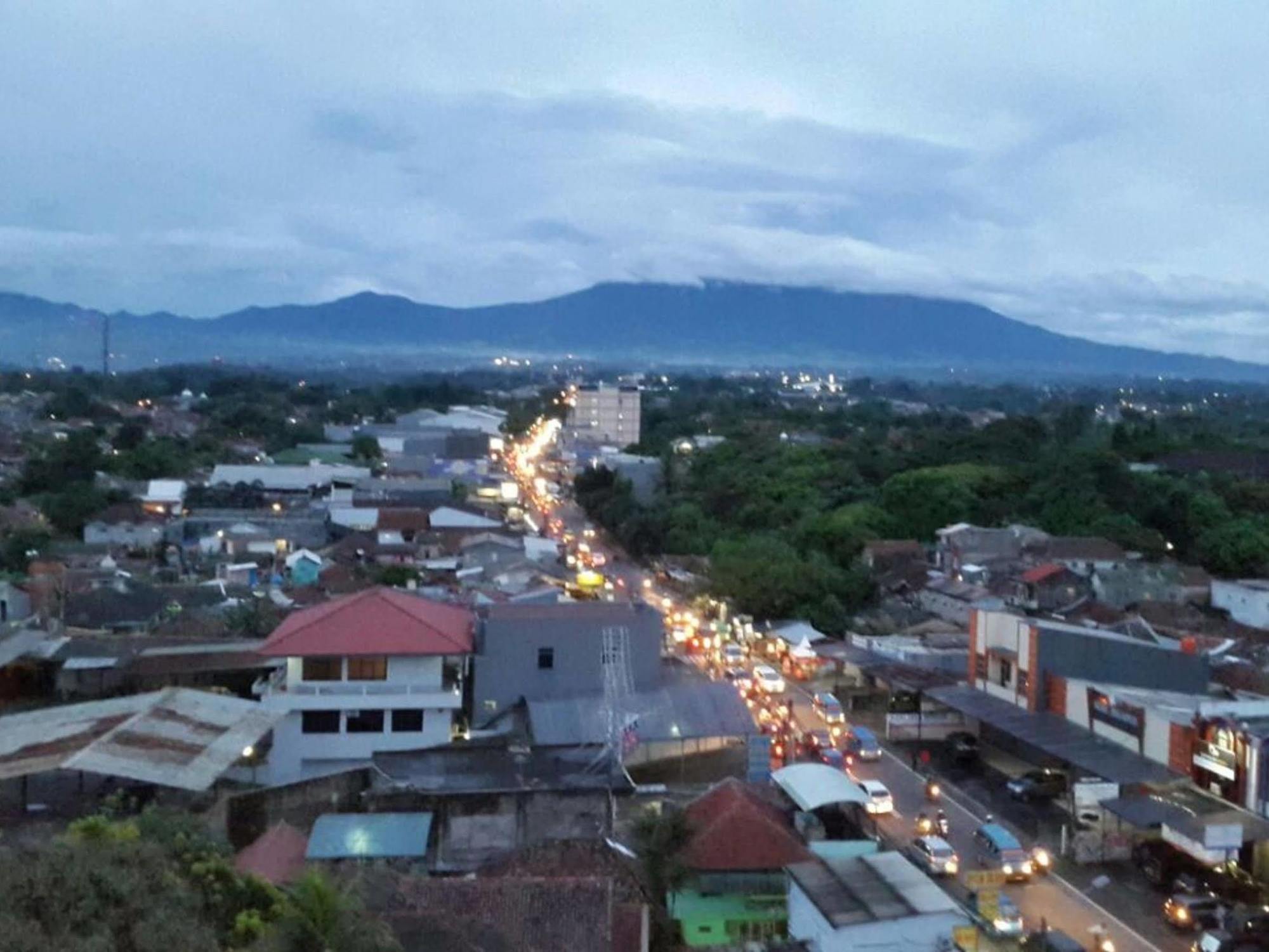 Agria Hotel Bogor Kültér fotó
