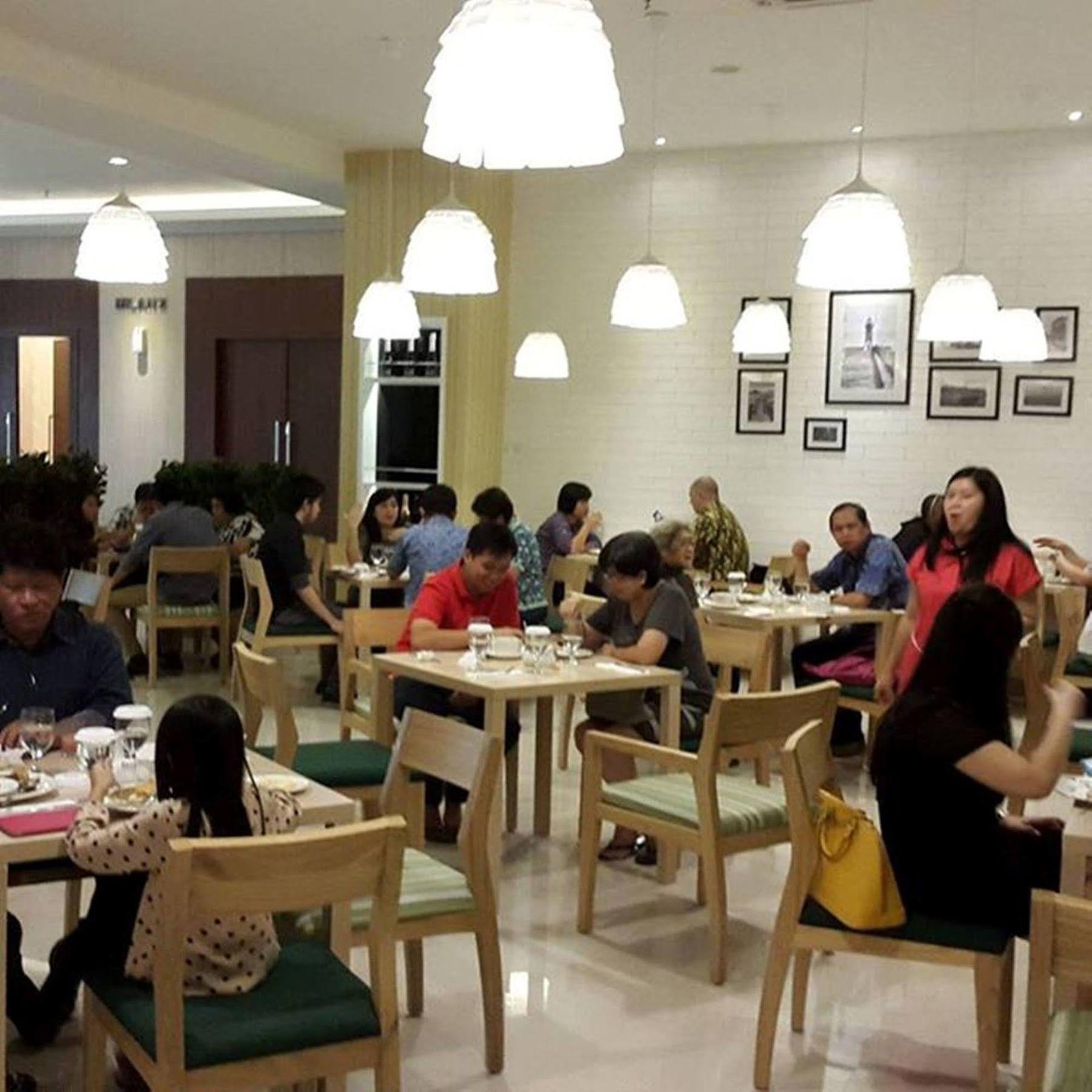 Agria Hotel Bogor Kültér fotó
