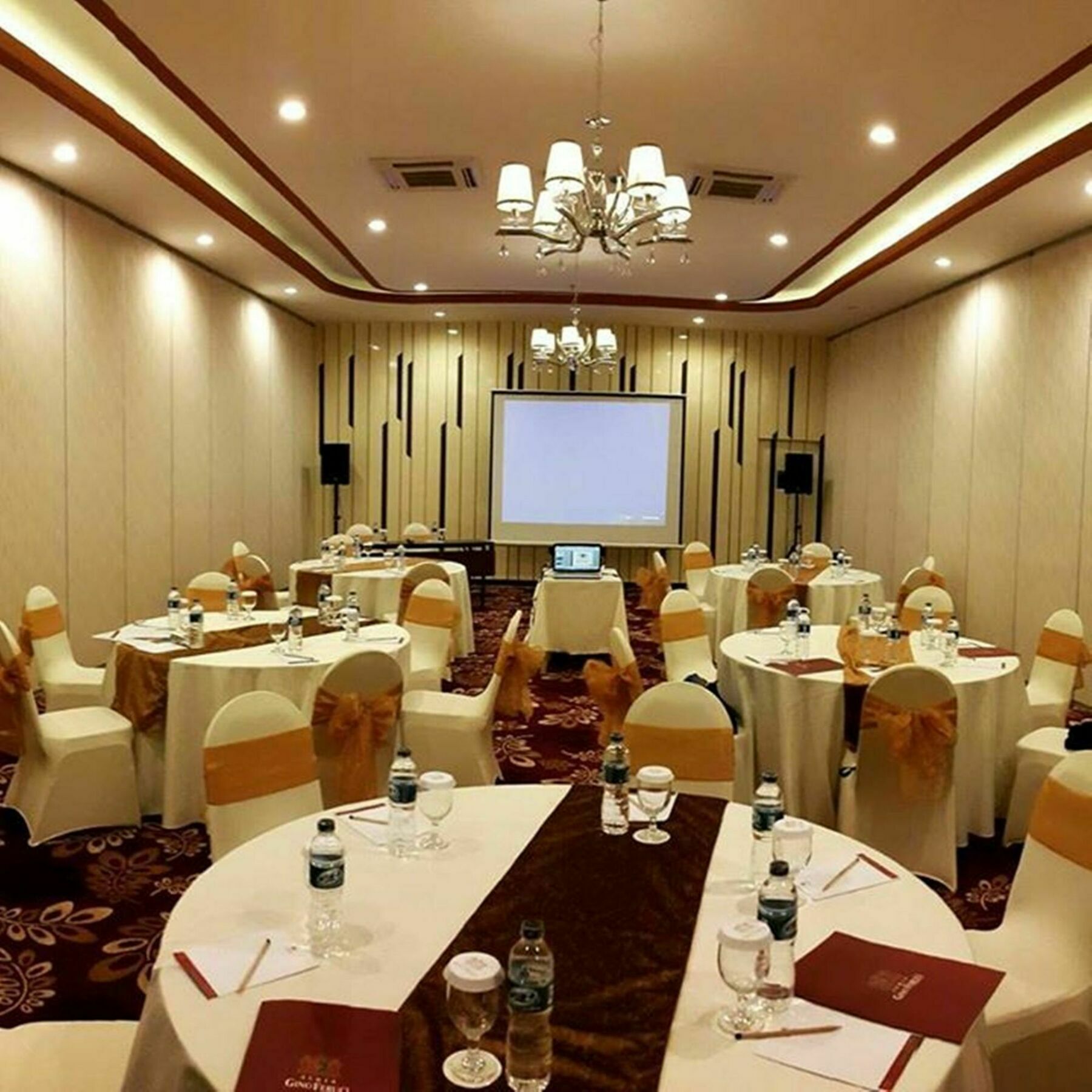 Agria Hotel Bogor Kültér fotó