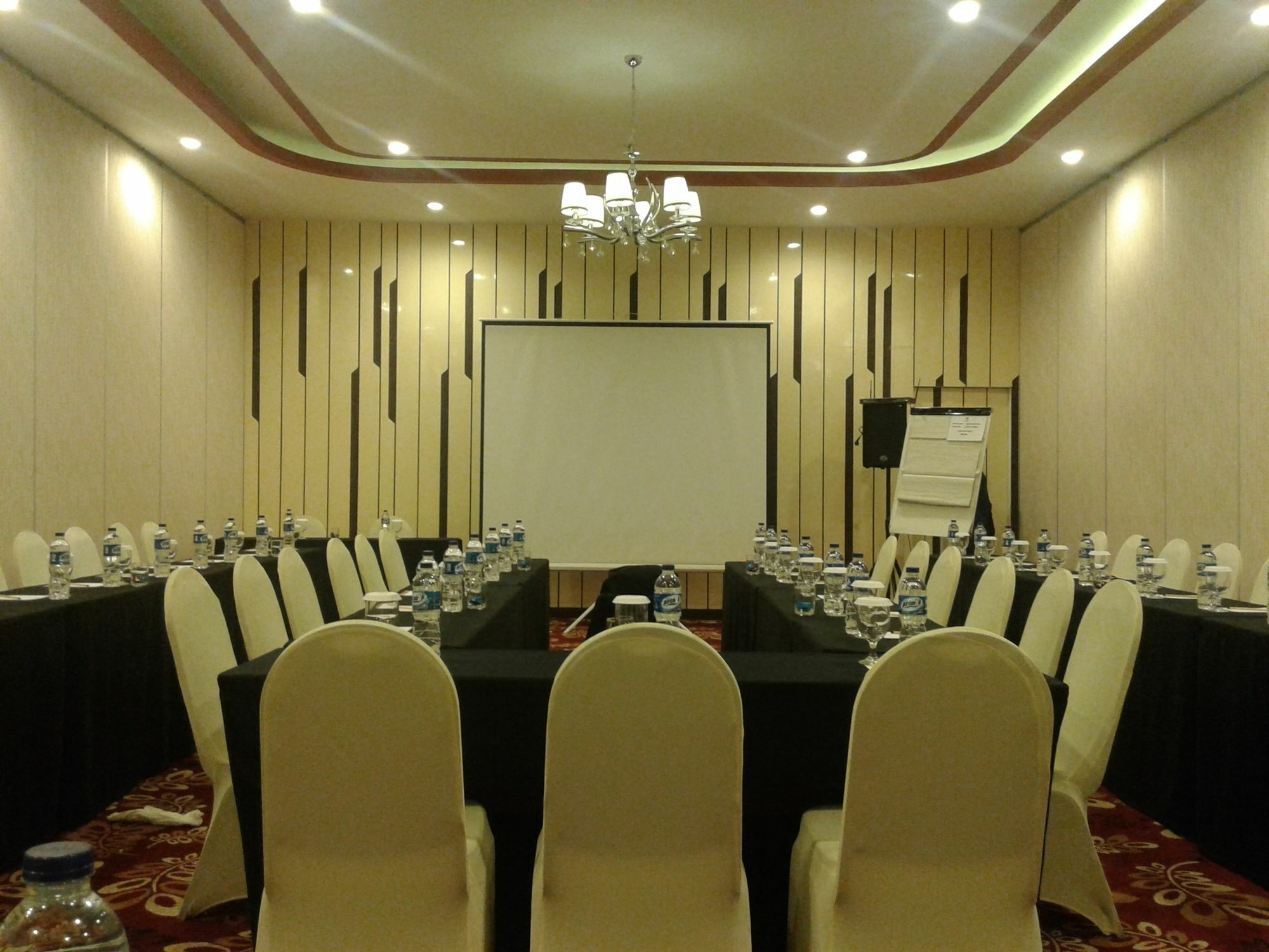 Agria Hotel Bogor Kültér fotó