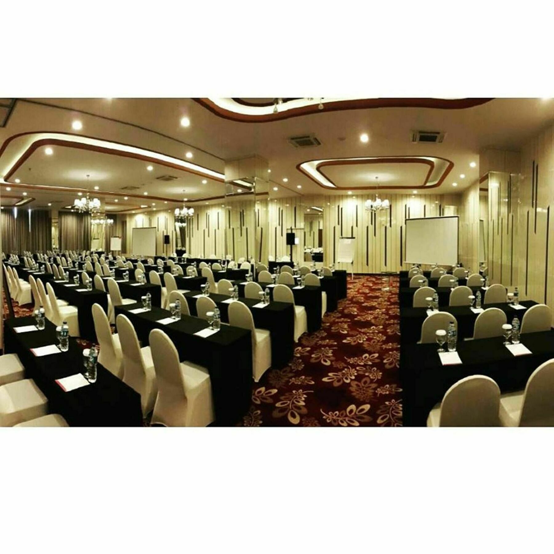 Agria Hotel Bogor Kültér fotó
