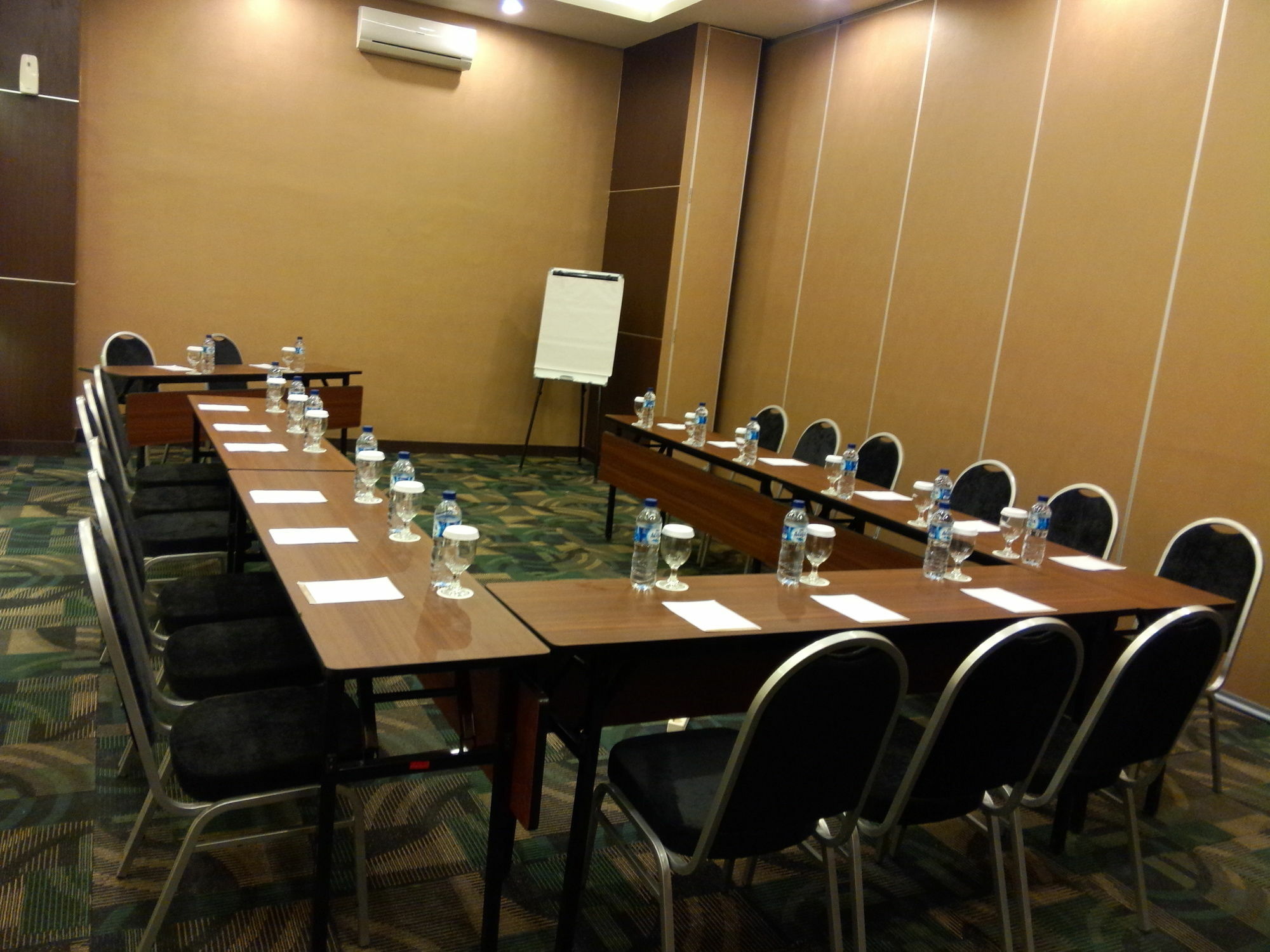 Agria Hotel Bogor Kültér fotó
